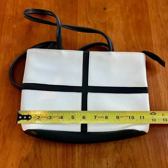 Vintage 1980’s Black and White Pebbled Leather Cross-Accent Checker Shoulder Bag - Picture 9 of 14